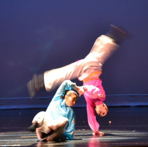 Alissa Elegant and Camille Gwise performing the Mongolian Dance 《出走》"Leaving Home"